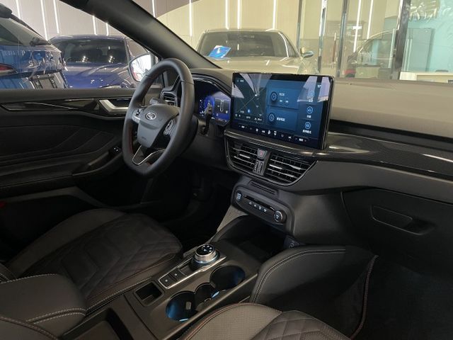 ST-LINE Vignale版/僅跑8300公里/ACC/車偏/盲點/自動停車/HUD抬顯/B&O音響/摸門  第12張相片