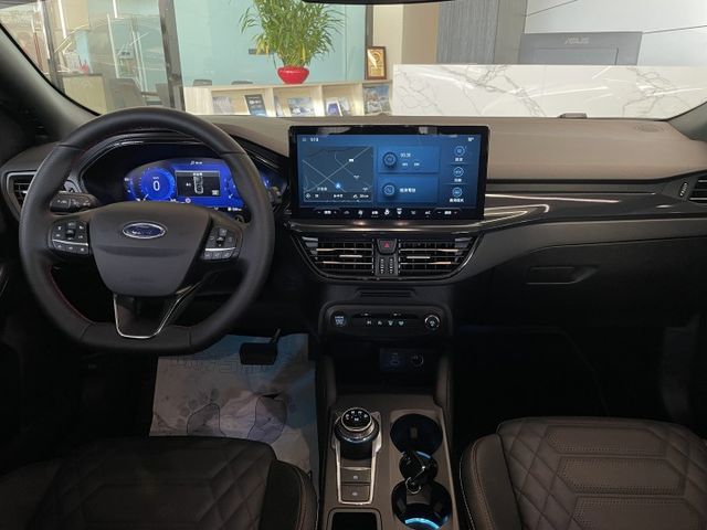 ST-LINE Vignale版/僅跑8300公里/ACC/車偏/盲點/自動停車/HUD抬顯/B&O音響/摸門  第13張相片