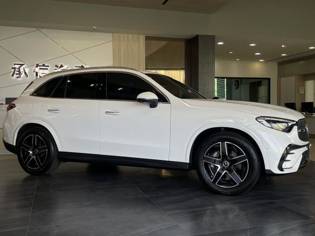 總代理/AMG內外套件/P20駕駛輔助/自動停車/雙前電動記憶加熱跑車椅/柏林之音/電尾門  第3張相片