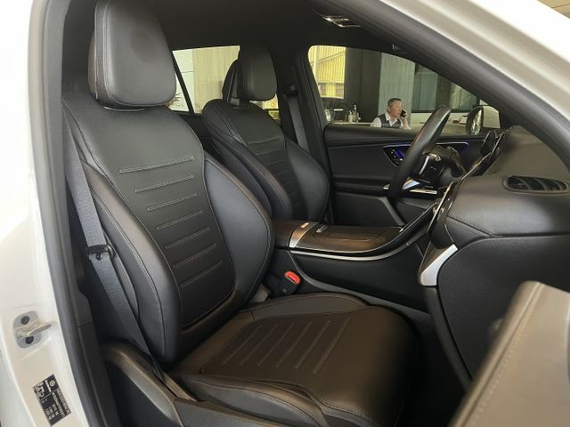 總代理/AMG內外套件/P20駕駛輔助/自動停車/雙前電動記憶加熱跑車椅/柏林之音/電尾門  第8張相片