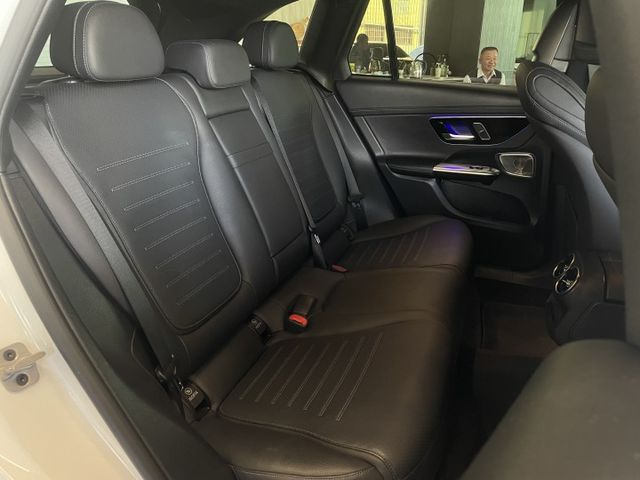 總代理/AMG內外套件/P20駕駛輔助/自動停車/雙前電動記憶加熱跑車椅/柏林之音/電尾門  第9張相片