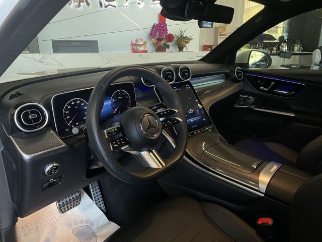 總代理/AMG內外套件/P20駕駛輔助/自動停車/雙前電動記憶加熱跑車椅/柏林之音/電尾門  第11張相片