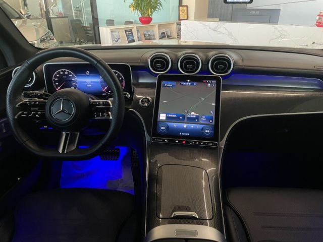 總代理/AMG內外套件/P20駕駛輔助/自動停車/雙前電動記憶加熱跑車椅/柏林之音/電尾門  第13張相片