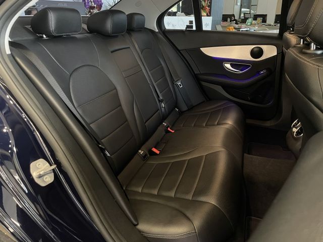 總代理/AMG外觀套件/23P駕駛輔助/車偏警示/自動停車/雙前電動記憶椅/倒車顯影/盲點/摸門/  第9張相片