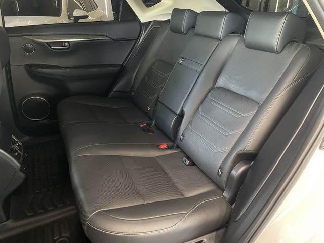 一年僅跑7500/豪華版/ACC/盲點/車偏/倒車顯影/雙前電動冷熱椅/電尾門/摸門/CarPlay  第7張相片