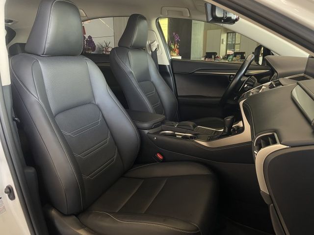 一年僅跑7500/豪華版/ACC/盲點/車偏/倒車顯影/雙前電動冷熱椅/電尾門/摸門/CarPlay  第8張相片