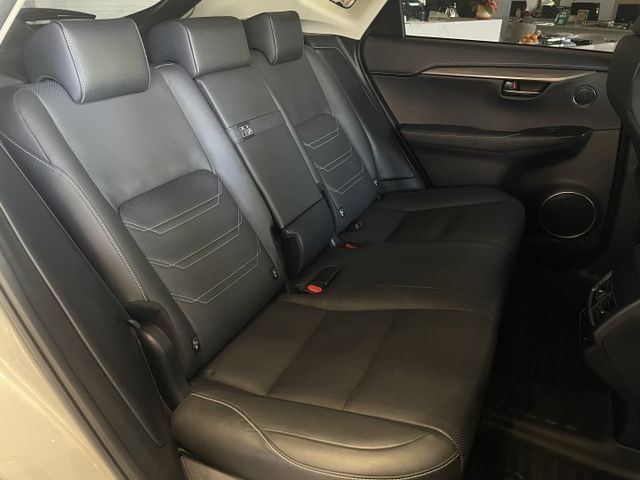 一年僅跑7500/豪華版/ACC/盲點/車偏/倒車顯影/雙前電動冷熱椅/電尾門/摸門/CarPlay  第9張相片