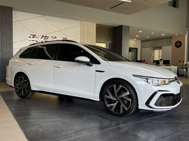 R-LINE/ACC/車偏/盲點/自動停車/倒車顯影/換檔撥片/電尾門/全景天窗/氣氛燈/三區恆溫空調/摸門  第3張相片