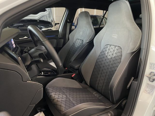 R-LINE/ACC/車偏/盲點/自動停車/倒車顯影/換檔撥片/電尾門/全景天窗/氣氛燈/三區恆溫空調/摸門  第6張相片