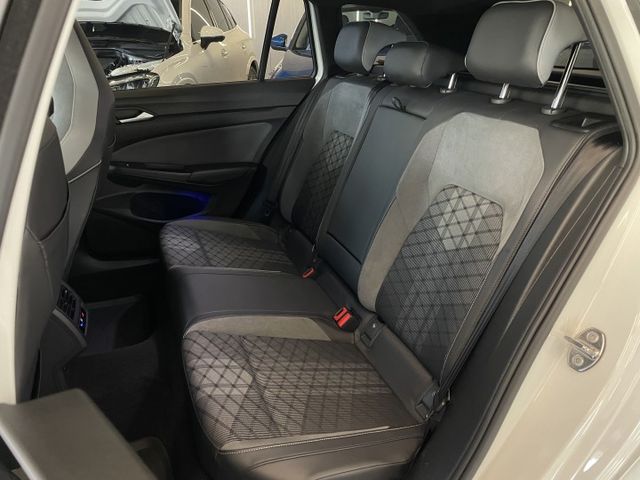 R-LINE/ACC/車偏/盲點/自動停車/倒車顯影/換檔撥片/電尾門/全景天窗/氣氛燈/三區恆溫空調/摸門  第7張相片