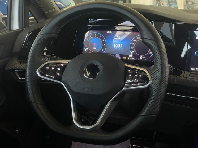 R-LINE/ACC/車偏/盲點/自動停車/倒車顯影/換檔撥片/電尾門/全景天窗/氣氛燈/三區恆溫空調/摸門  第14張相片