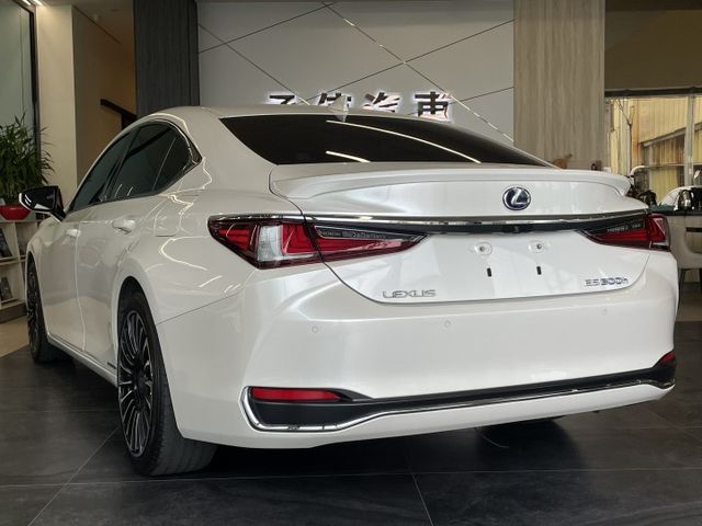 小改款/旗艦版/ACC/車偏/360/雙前電動通風加熱椅/後座電動加熱椅/方向盤加熱/電尾門/抬顯/ML音響/天窗  第4張相片