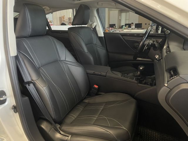 小改款/旗艦版/ACC/車偏/360/雙前電動通風加熱椅/後座電動加熱椅/方向盤加熱/電尾門/抬顯/ML音響/天窗  第8張相片