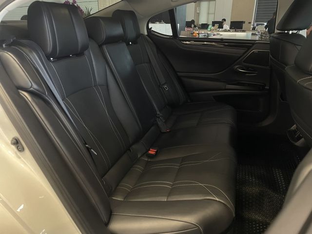 小改款/旗艦版/ACC/車偏/360/雙前電動通風加熱椅/後座電動加熱椅/方向盤加熱/電尾門/抬顯/ML音響/天窗  第9張相片