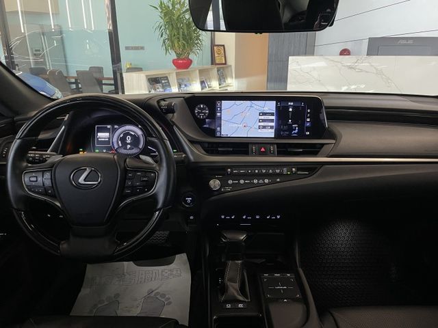 小改款/旗艦版/ACC/車偏/360/雙前電動通風加熱椅/後座電動加熱椅/方向盤加熱/電尾門/抬顯/ML音響/天窗  第13張相片