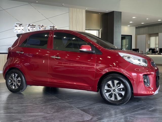 驚豔版/定速/循跡防滑/倒車顯影/電動後視鏡/內外裝狀況保持良好/優質代步小車  第3張相片