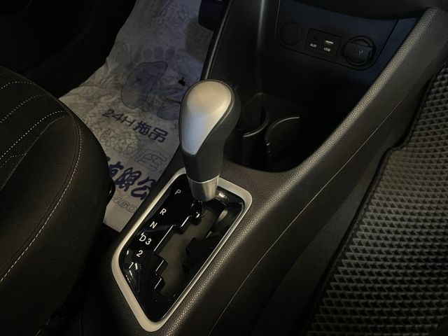 驚豔版/定速/循跡防滑/倒車顯影/電動後視鏡/內外裝狀況保持良好/優質代步小車  第15張相片