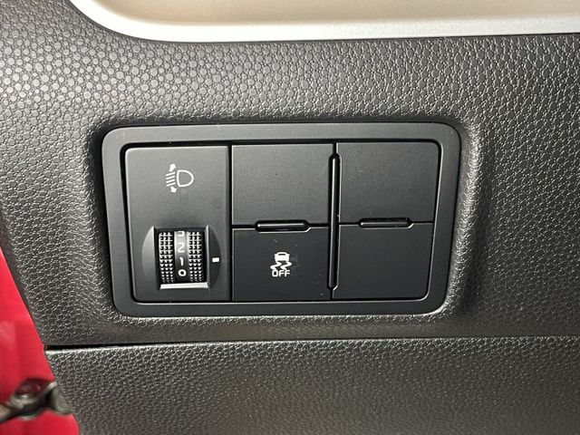 驚豔版/定速/循跡防滑/倒車顯影/電動後視鏡/內外裝狀況保持良好/優質代步小車  第17張相片