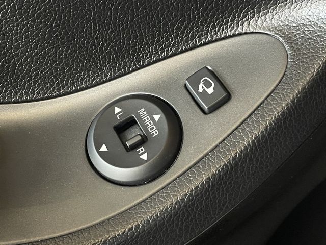 驚豔版/定速/循跡防滑/倒車顯影/電動後視鏡/內外裝狀況保持良好/優質代步小車  第18張相片