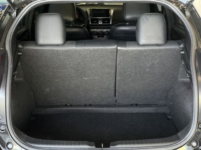 經典版/一年僅跑7800公里/倒車雷達/倒車顯影/衛星導航/後視鏡電動調整/內外裝保持狀況良好  第10張相片