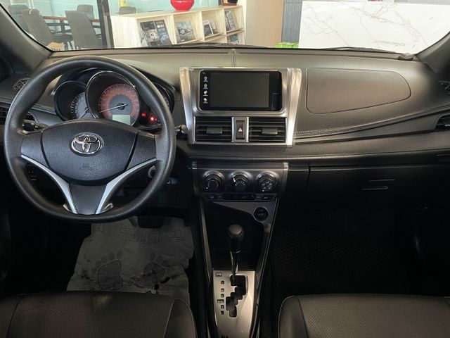 經典版/一年僅跑7800公里/倒車雷達/倒車顯影/衛星導航/後視鏡電動調整/內外裝保持狀況良好  第13張相片