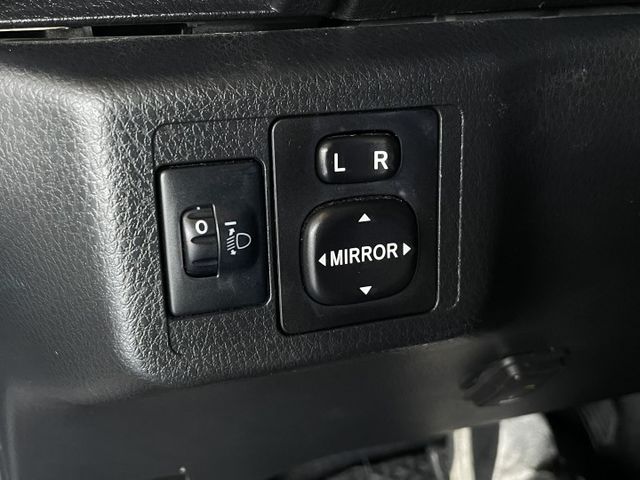 經典版/一年僅跑7800公里/倒車雷達/倒車顯影/衛星導航/後視鏡電動調整/內外裝保持狀況良好  第18張相片