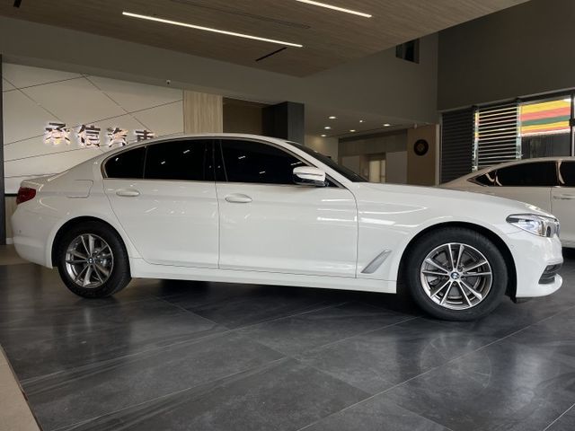 白金旗艦版/5AT駕駛輔助/環景/自動停車/抬顯/雙前電動椅(含駕駛記憶)/電尾門/B&W音響  第3張相片