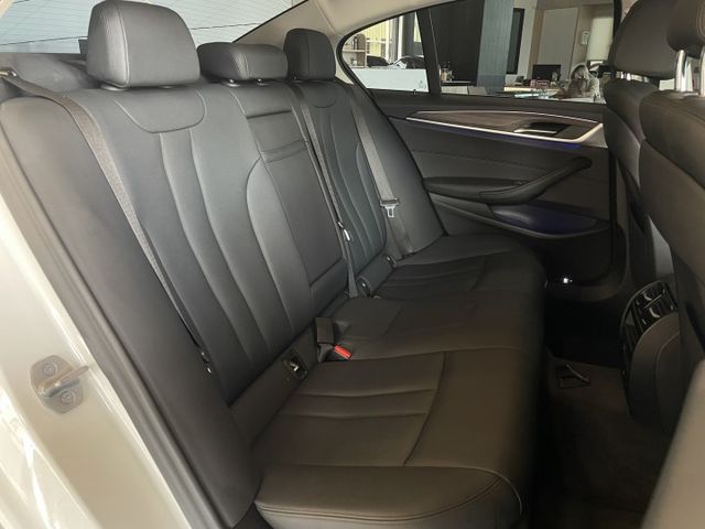 白金旗艦版/5AT駕駛輔助/環景/自動停車/抬顯/雙前電動椅(含駕駛記憶)/電尾門/B&W音響  第9張相片