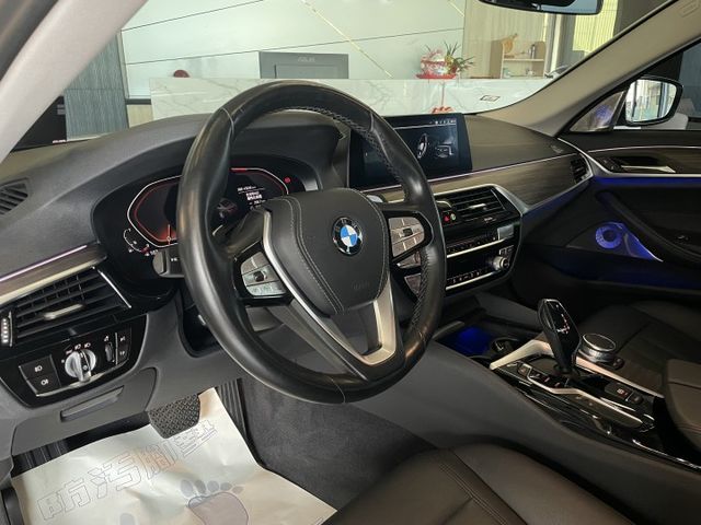 白金旗艦版/5AT駕駛輔助/環景/自動停車/抬顯/雙前電動椅(含駕駛記憶)/電尾門/B&W音響  第11張相片