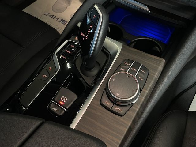 白金旗艦版/5AT駕駛輔助/環景/自動停車/抬顯/雙前電動椅(含駕駛記憶)/電尾門/B&W音響  第15張相片