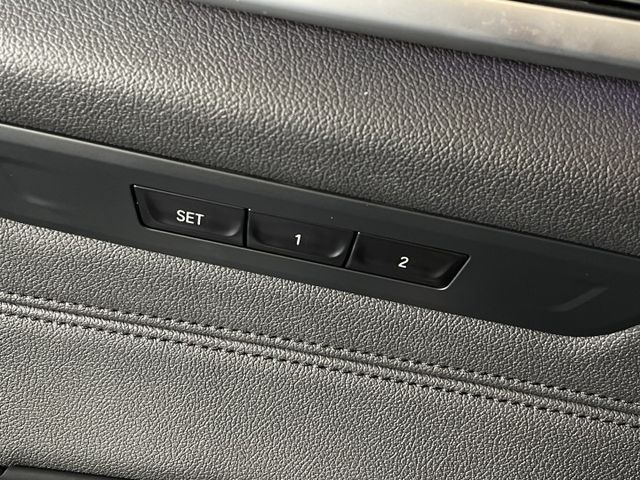 白金旗艦版/5AT駕駛輔助/環景/自動停車/抬顯/雙前電動椅(含駕駛記憶)/電尾門/B&W音響  第20張相片