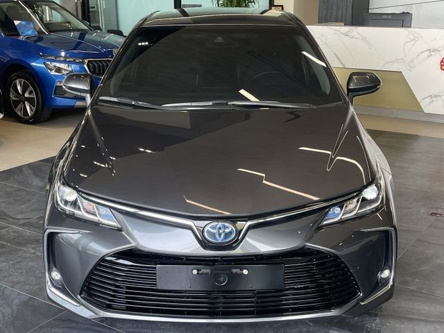 尊爵版/一年僅跑7500/ACC跟車/車偏/防滑/盲點/倒車顯影/模式切換/摸門/原廠保固  第2張相片