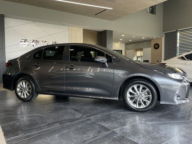 尊爵版/一年僅跑7500/ACC跟車/車偏/防滑/盲點/倒車顯影/模式切換/摸門/原廠保固  第3張相片