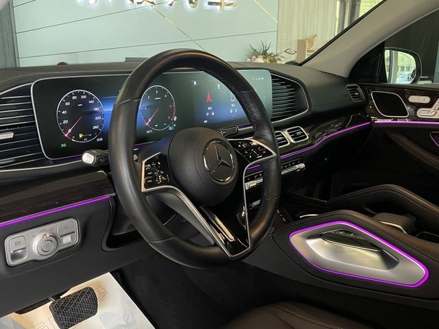 總代理/市場稀有車款/AMG套件/P20駕駛輔助/環景/陡坡緩降/雙前電動記憶加熱椅/電尾門/全景天窗/原廠保固  第11張相片