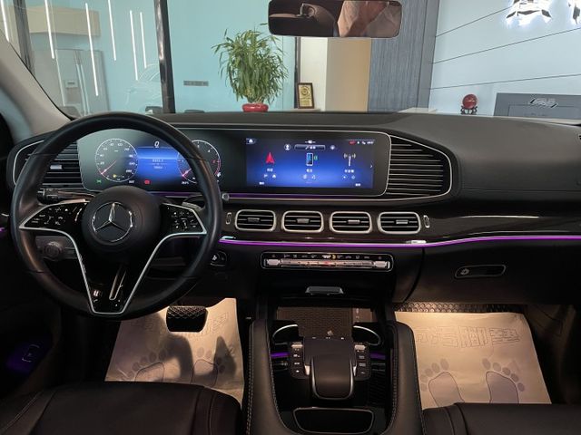 總代理/市場稀有車款/AMG套件/P20駕駛輔助/環景/陡坡緩降/雙前電動記憶加熱椅/電尾門/全景天窗/原廠保固  第13張相片