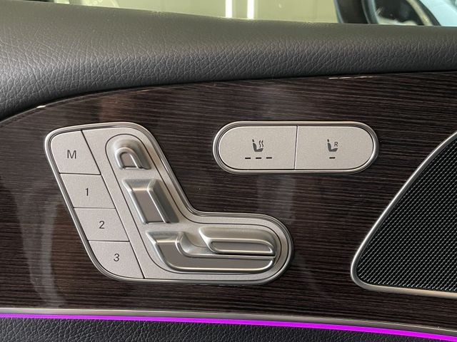 總代理/市場稀有車款/AMG套件/P20駕駛輔助/環景/陡坡緩降/雙前電動記憶加熱椅/電尾門/全景天窗/原廠保固  第18張相片