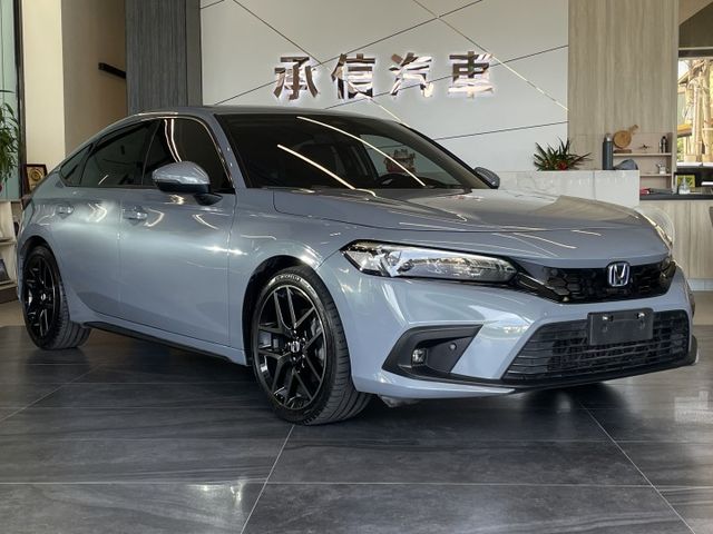 市場稀有車款/ACC/車偏/倒車顯影/方向盤加熱/雙前電動加熱椅/全景天窗/摸門/BOSE音響/CarPlay  第1張相片