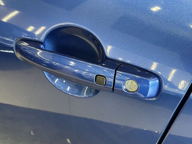 GLX版/一年僅跑6500公里/定速/方向盤快控/倒車顯影/免鑰啟動/藍芽連接/摸門  第18張相片