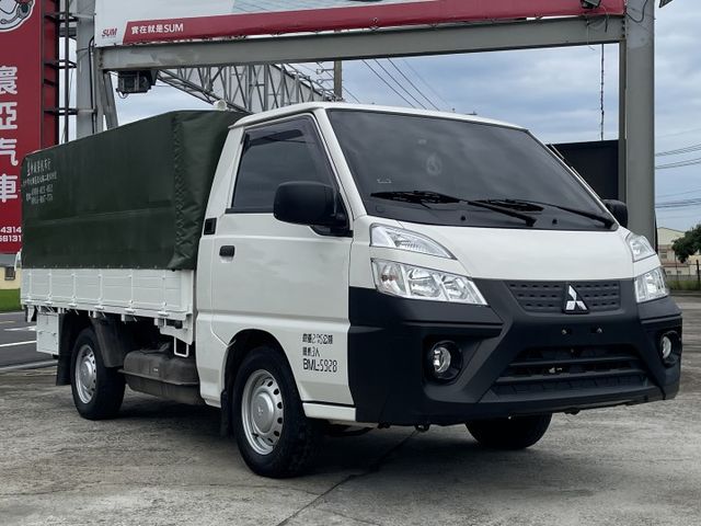 僅跑6萬6千公里/框式/昇降尾門/後視鏡倒車顯影/衛星導航/安卓機  第1張相片