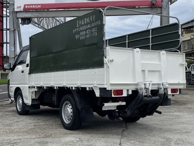 僅跑6萬6千公里/框式/昇降尾門/後視鏡倒車顯影/衛星導航/安卓機  第4張相片