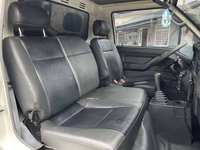 僅跑6萬6千公里/框式/昇降尾門/後視鏡倒車顯影/衛星導航/安卓機  第7張相片