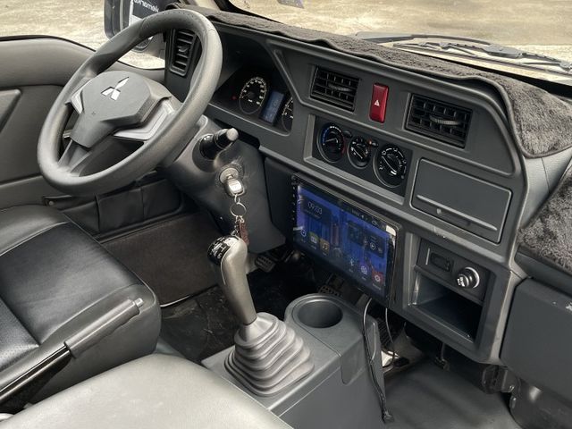 僅跑6萬6千公里/框式/昇降尾門/後視鏡倒車顯影/衛星導航/安卓機  第9張相片