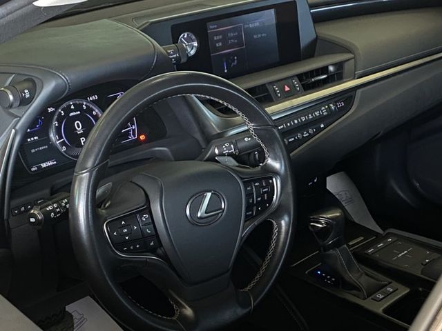 200豪華版/雙前電動加熱椅/ACC/倒車顯影/換檔撥片/天窗  第6張相片