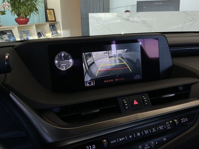 200豪華版/雙前電動加熱椅/ACC/倒車顯影/換檔撥片/天窗  第15張相片