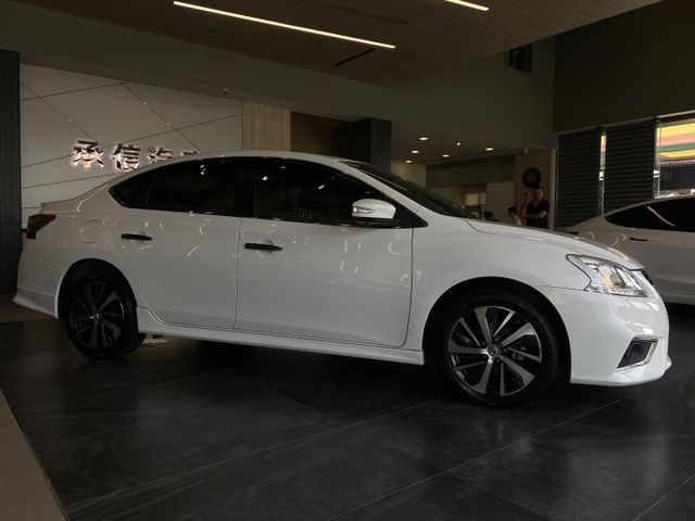 Sentra Aero 1.8 豪華版/安卓機/盲點/360環景/無線投屏/抬頭顯示器/定速/免鑰匙啟動  第2張相片