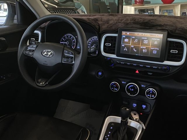 GLC稀有布丁黃/I-KEY/定速/倒車顯影/Carplay  第8張相片