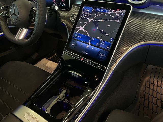 總代理/僅跑8500公里/AMG套件/23P駕駛輔助/環景/自動停車/雙前電動記憶加熱椅/柏林之音  第15張相片