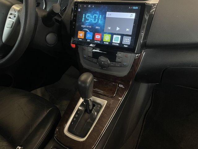 定速/倒車顯影/方向盤快控/安卓機/分區恆溫空調/摸門/一鍵啟動/日行燈  第15張相片