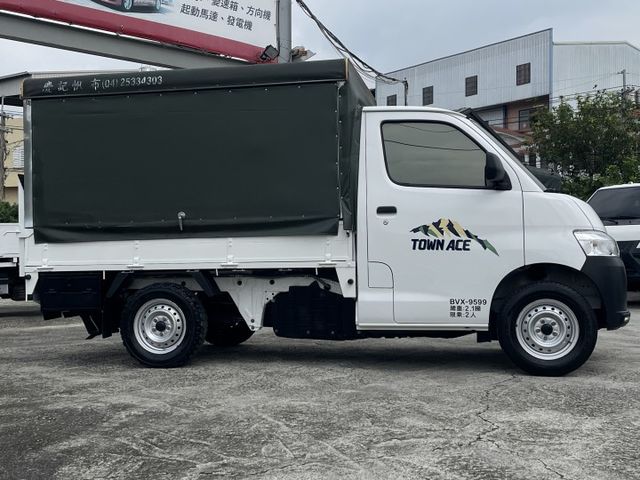 8呎木床/昇降尾門/蓬布/循跡防滑/胎壓偵測/後視鏡型倒車顯影/原廠保固  第3張相片