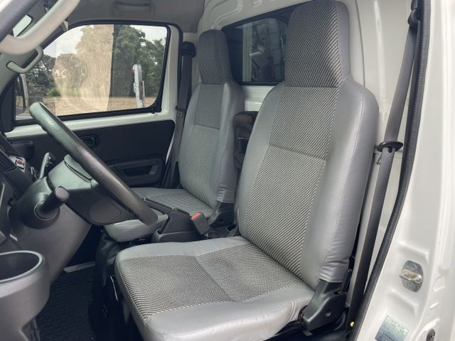 8呎木床/昇降尾門/蓬布/循跡防滑/胎壓偵測/後視鏡型倒車顯影/原廠保固  第9張相片